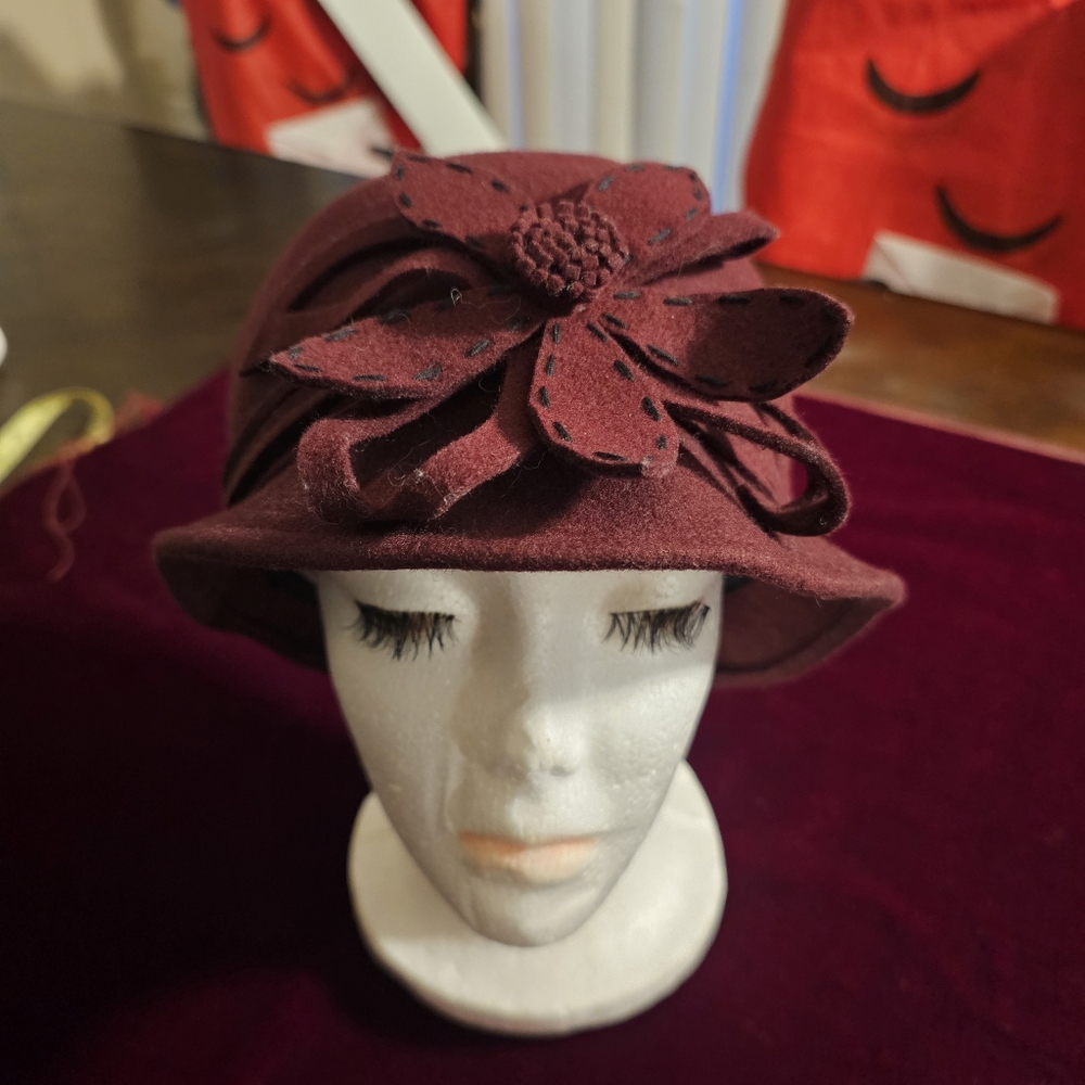 Delux Vintage Style Felt Womens Hat Floral Detail Burgundy 20s 30s 40s - Picture 9 of 13